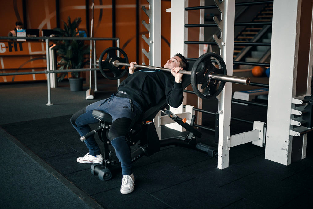 Incline bench press | Strength Transforming Center