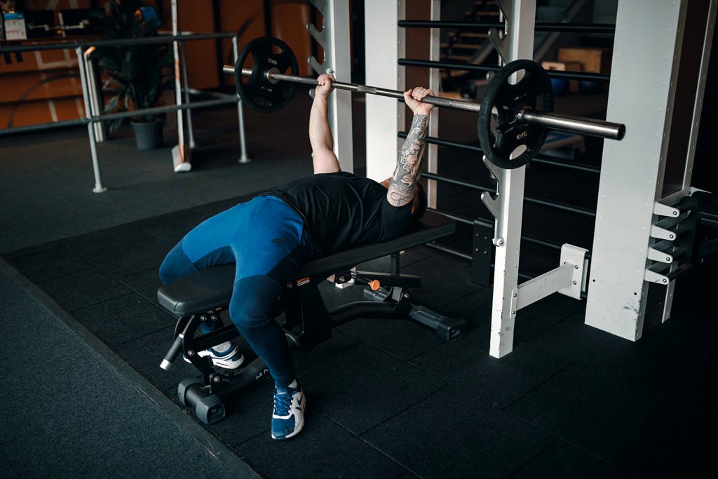 Close grip bench press