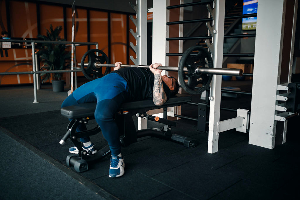 Close grip bench press