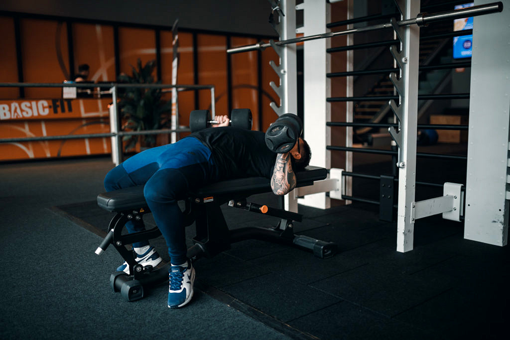 Dumbbell chest press