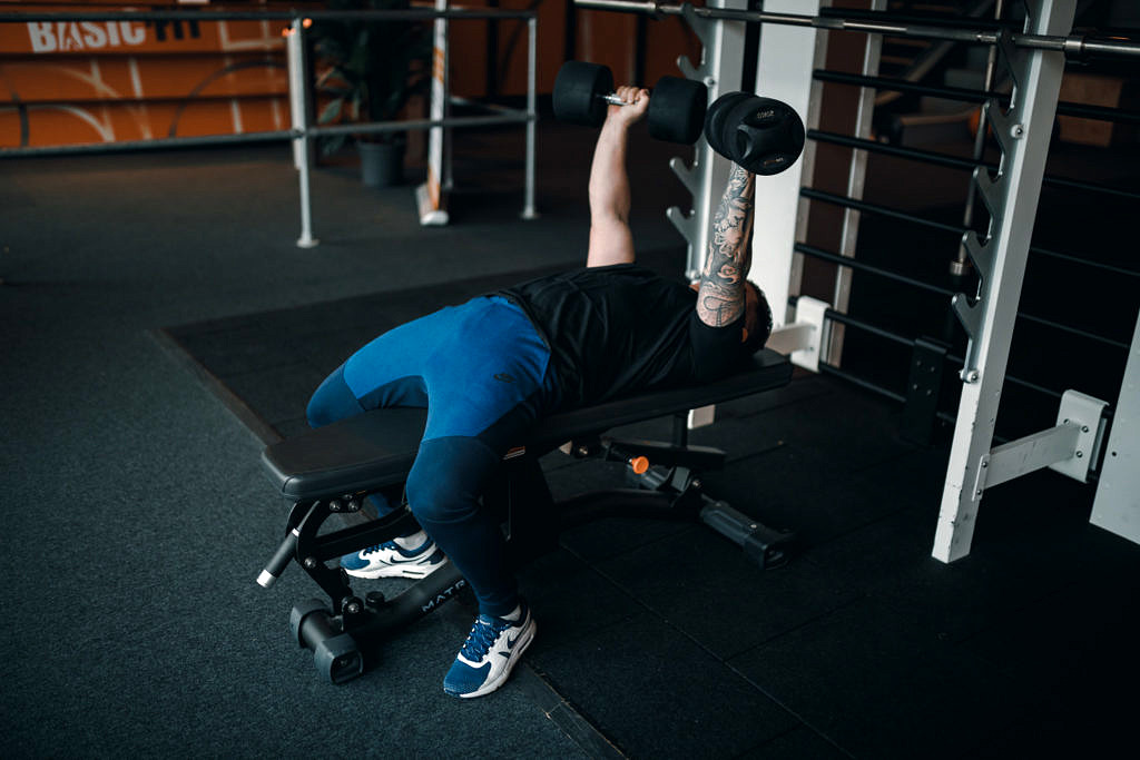 Dumbbell chest press