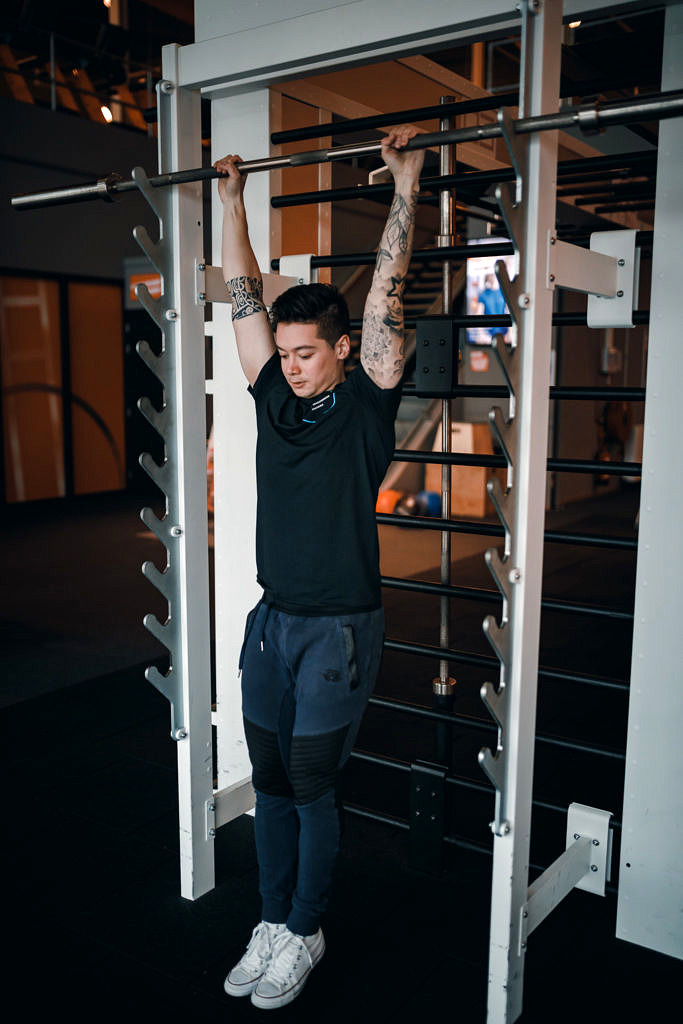Hanging leg raise