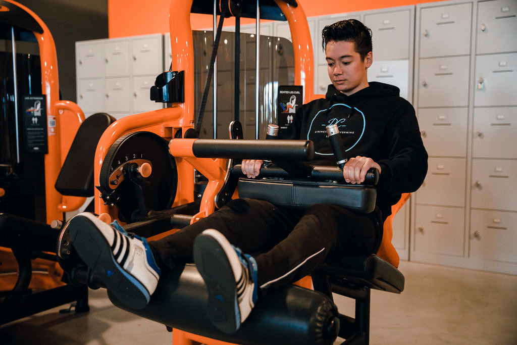 Machine hamstring curl