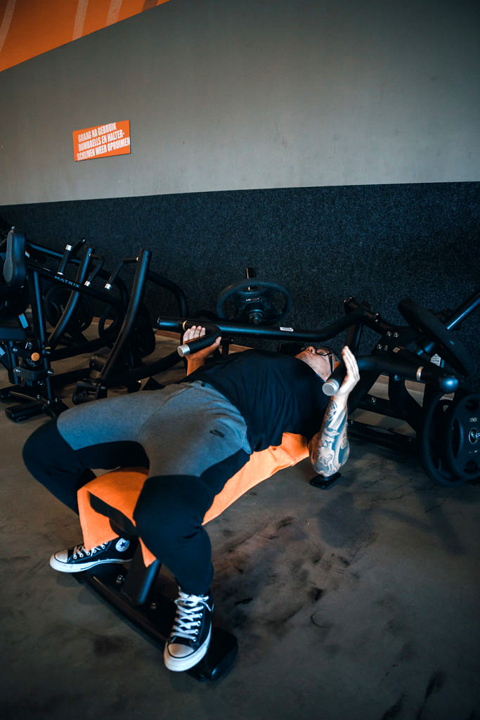 Plate loaded chest press