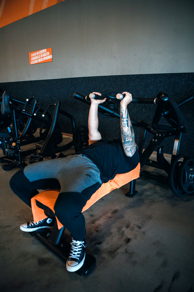 Plate loaded chest press