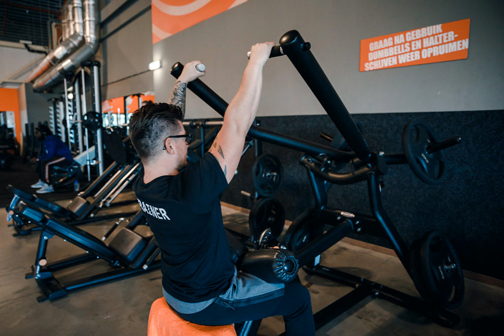 Plate loaded pull down